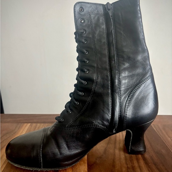 Women's LaDuca Annie Can Can Boot 2.5” heel size 37W - Picture 2 of 11